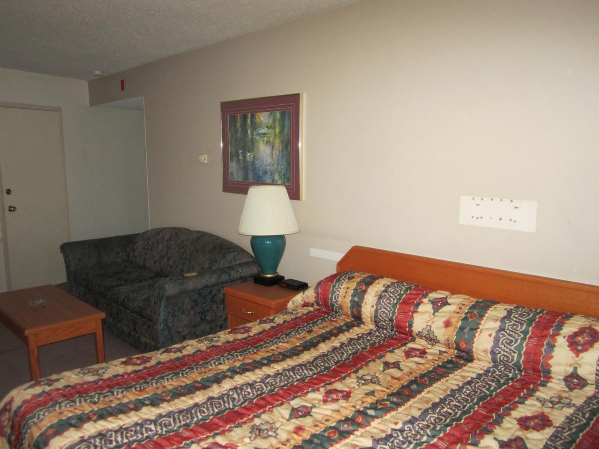 Red Coach Inn 100 Mile House Εξωτερικό φωτογραφία