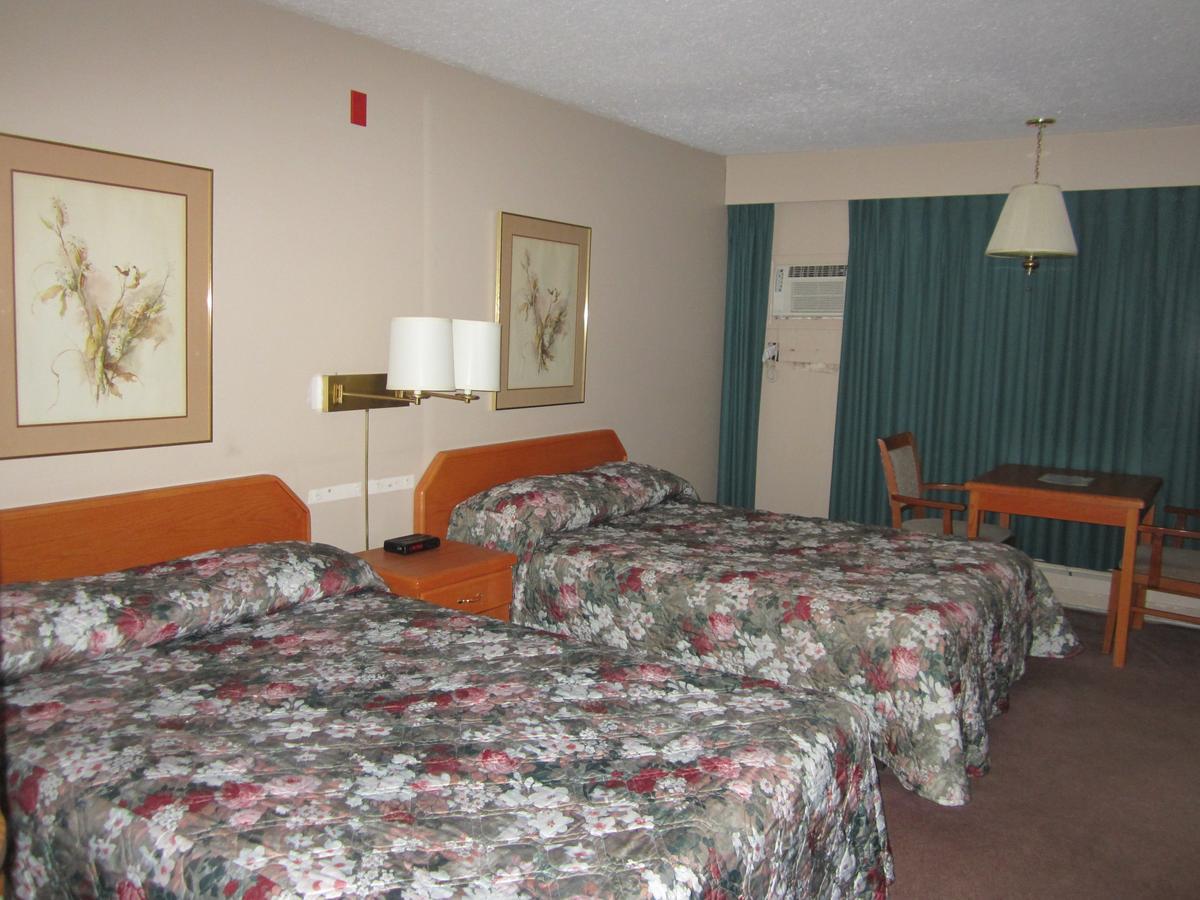 Red Coach Inn 100 Mile House Εξωτερικό φωτογραφία