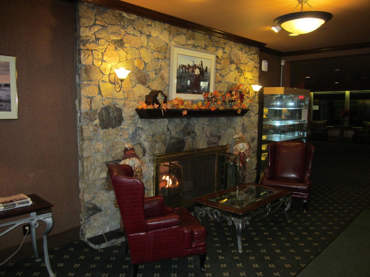 Red Coach Inn 100 Mile House Εξωτερικό φωτογραφία