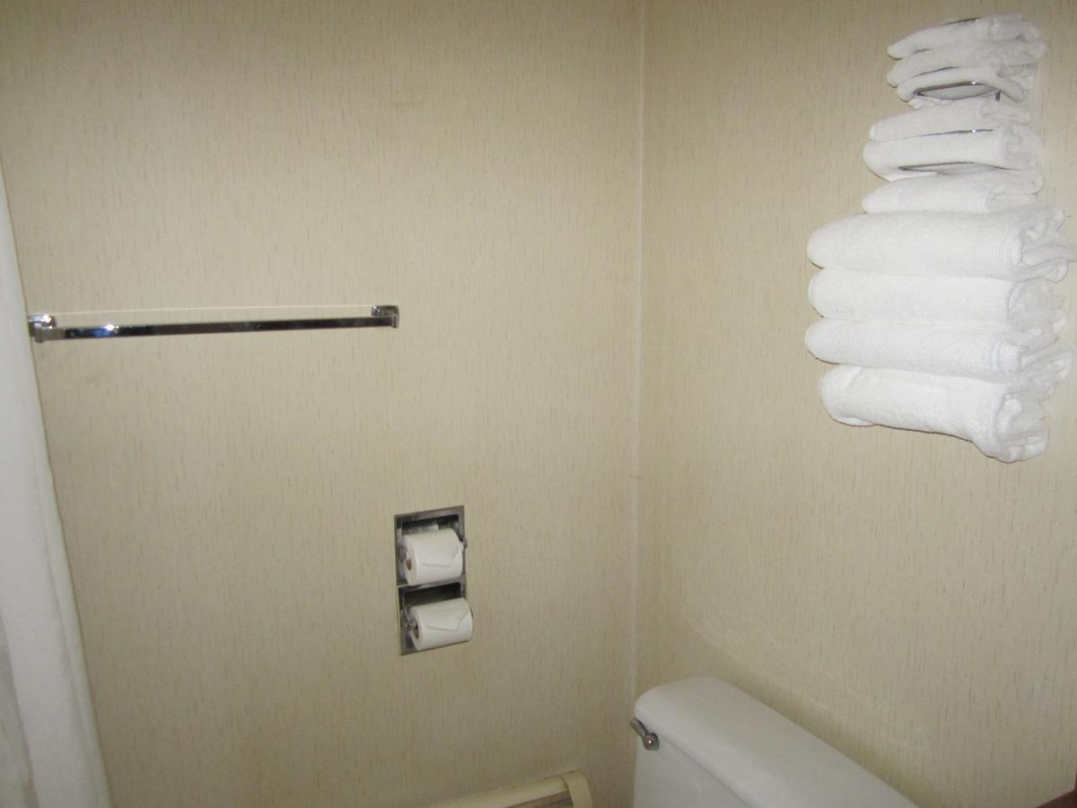 Red Coach Inn 100 Mile House Εξωτερικό φωτογραφία