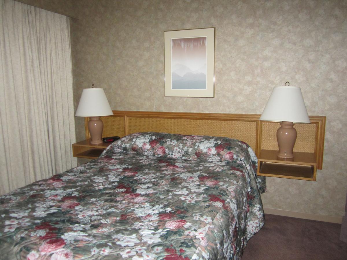 Red Coach Inn 100 Mile House Εξωτερικό φωτογραφία